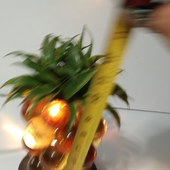 Vintage 1960's Lucite Pineapple Table Lamp with Greenery - Picture 5 of 6